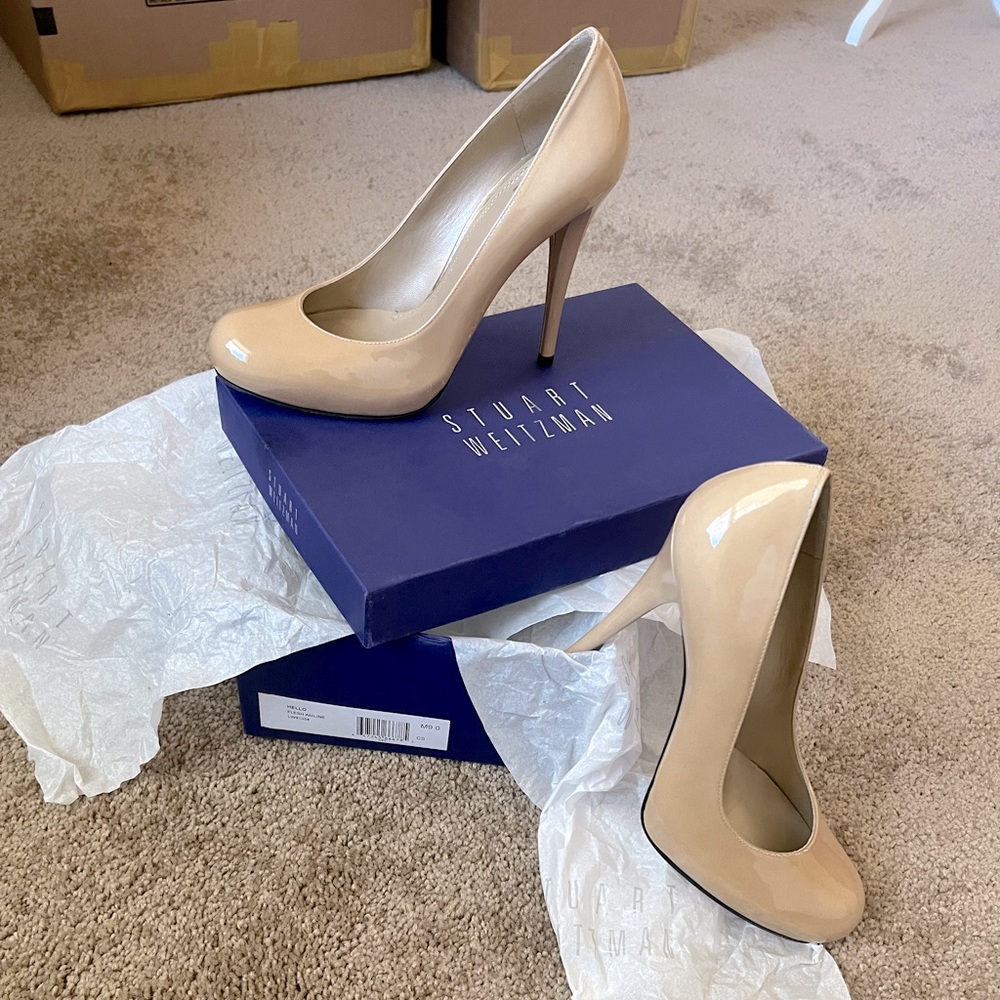 LIKE NEW -ORIGINAL BOX Sz 9 STUART WEITZMAN “ Hello” pumps, Flesh Aniline Color